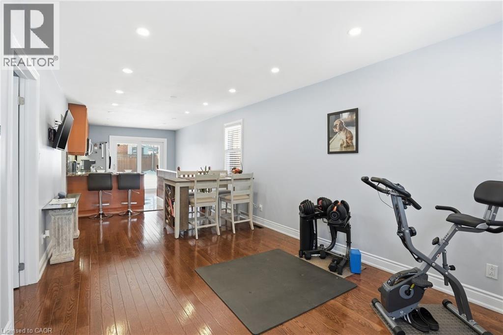 746 Roxborough Avenue, Hamilton, ON - Indoor Photo Showing Gym Room