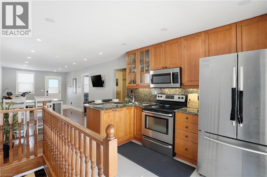 746 Roxborough Avenue, Hamilton, ON - Indoor Photo Showing Kitchen