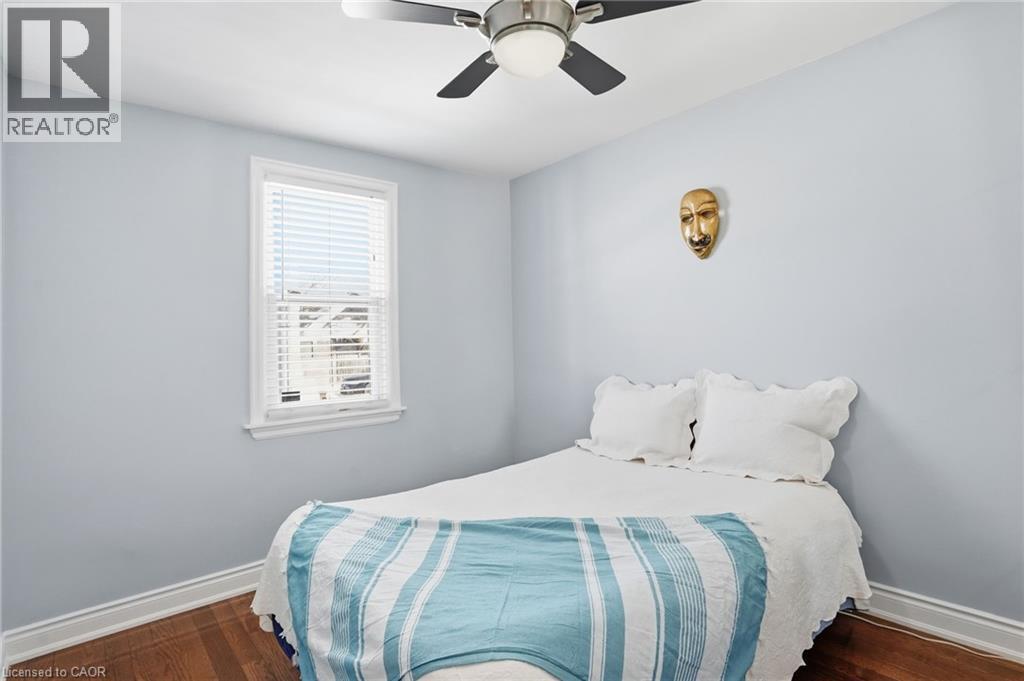 746 Roxborough Avenue, Hamilton, ON - Indoor Photo Showing Bedroom