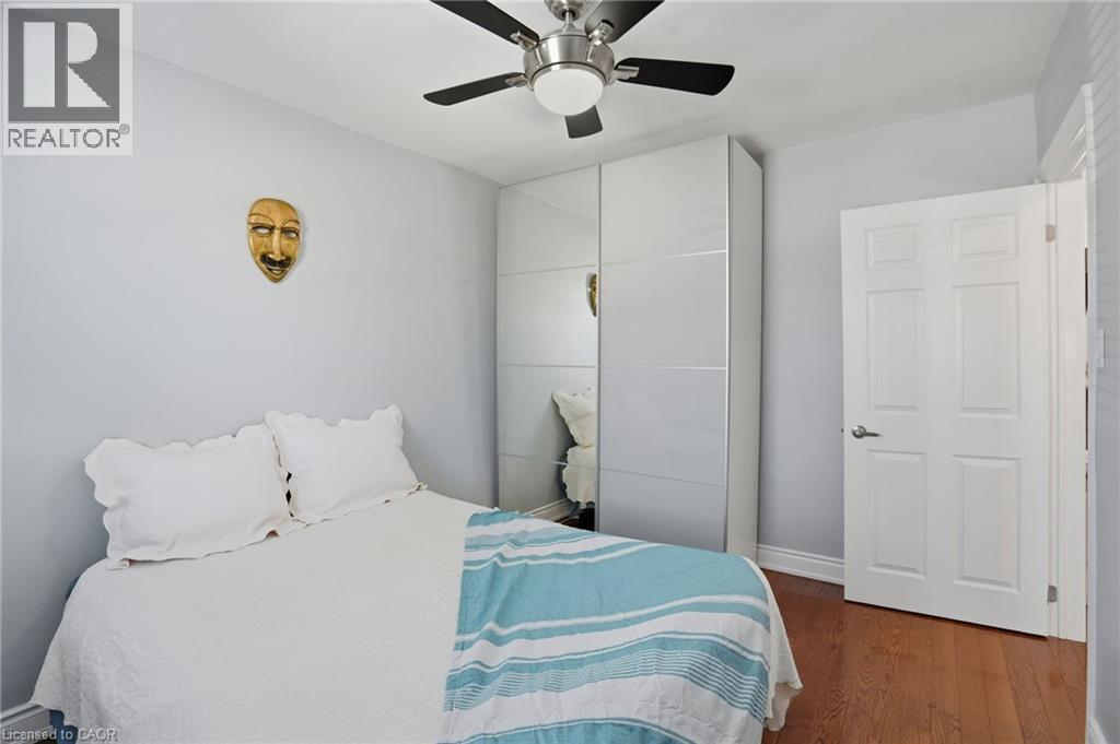 746 Roxborough Avenue, Hamilton, ON - Indoor Photo Showing Bedroom