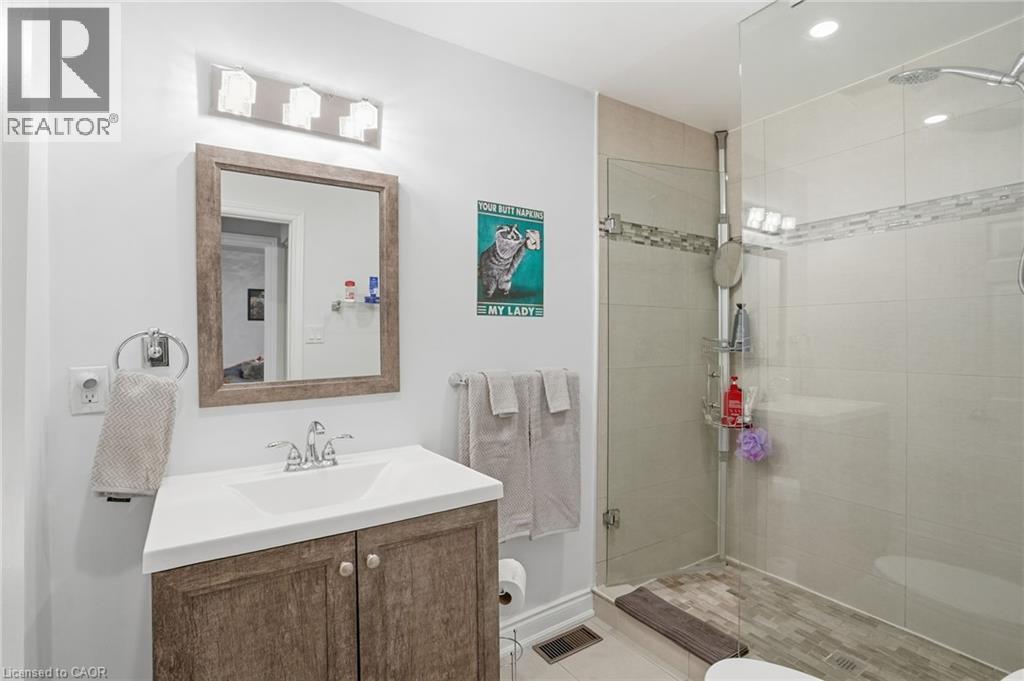746 Roxborough Avenue, Hamilton, ON - Indoor Photo Showing Bathroom