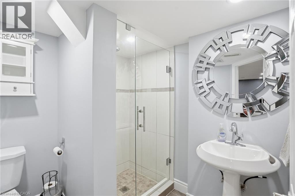 746 Roxborough Avenue, Hamilton, ON - Indoor Photo Showing Bathroom