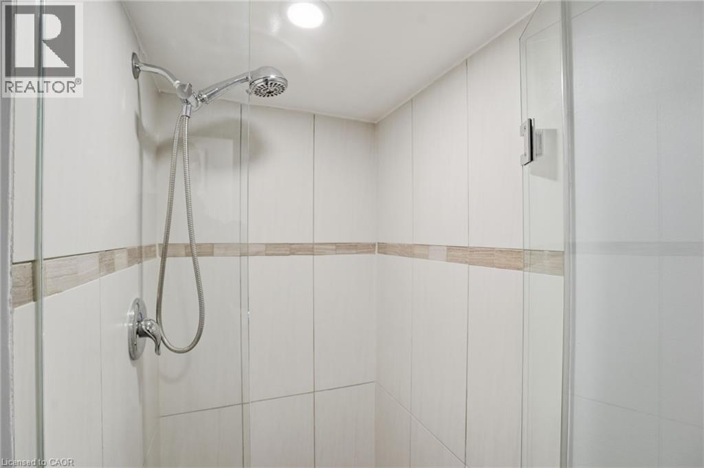 746 Roxborough Avenue, Hamilton, ON - Indoor Photo Showing Bathroom