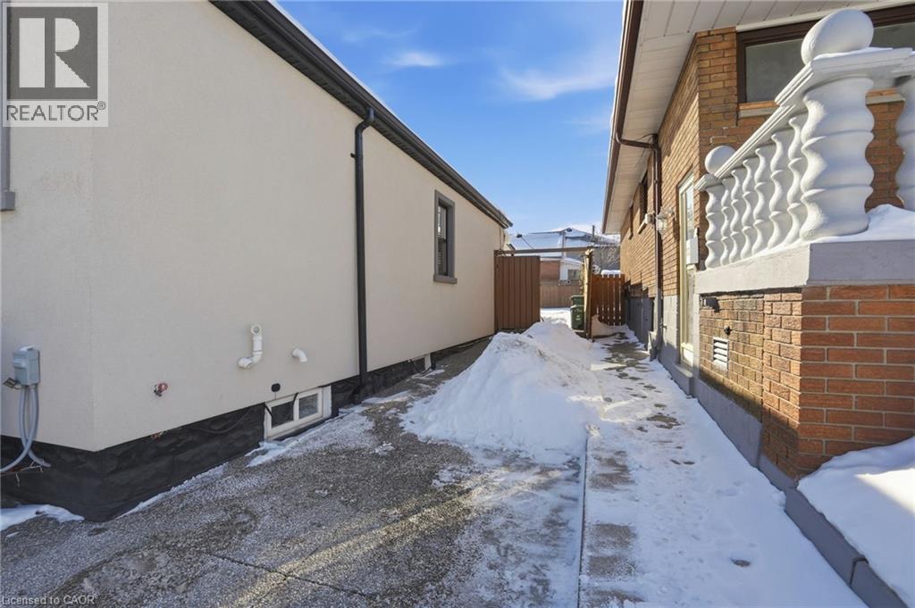 746 Roxborough Avenue, Hamilton, ON - Outdoor With Exterior