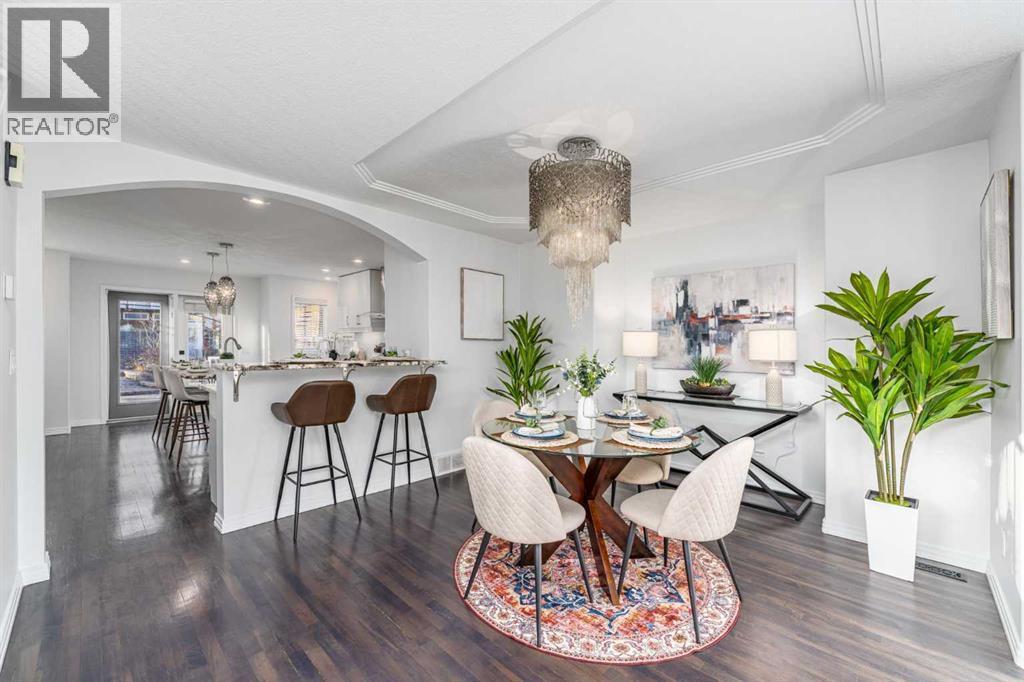 5503 Strathcona Hill Sw, Calgary, AB - Indoor Photo Showing Dining Room