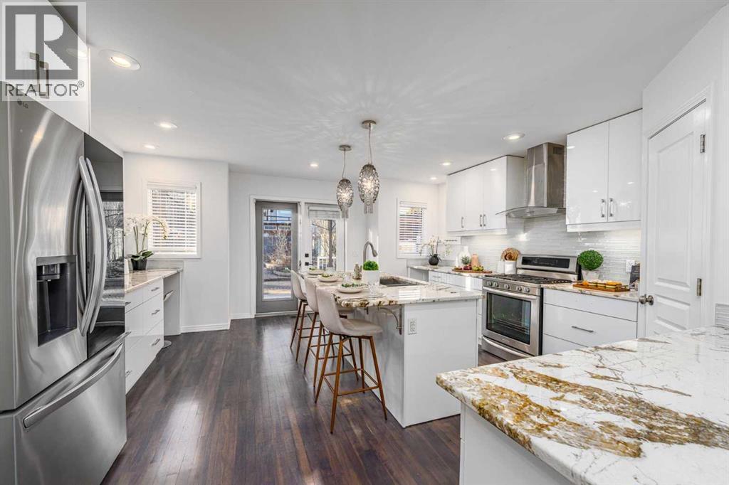 5503 Strathcona Hill Sw, Calgary, AB - Indoor Photo Showing Kitchen With Upgraded Kitchen