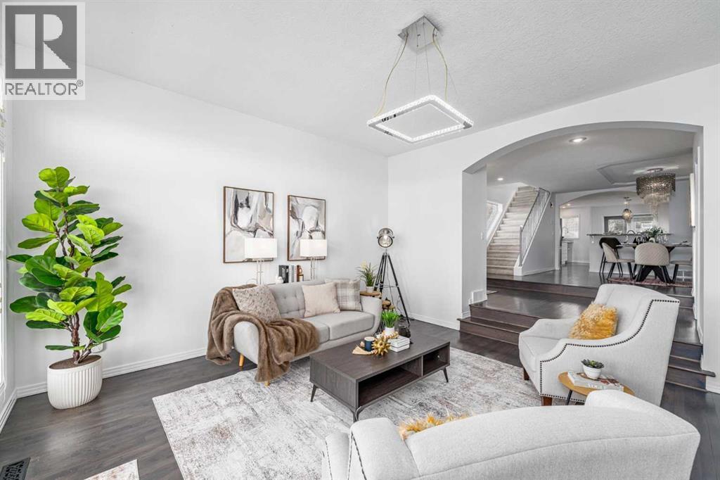 5503 Strathcona Hill Sw, Calgary, AB - Indoor Photo Showing Living Room