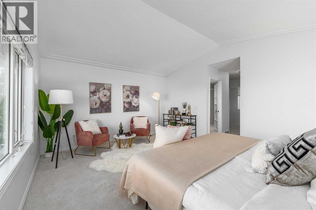 5503 Strathcona Hill Sw, Calgary, AB - Indoor Photo Showing Bedroom