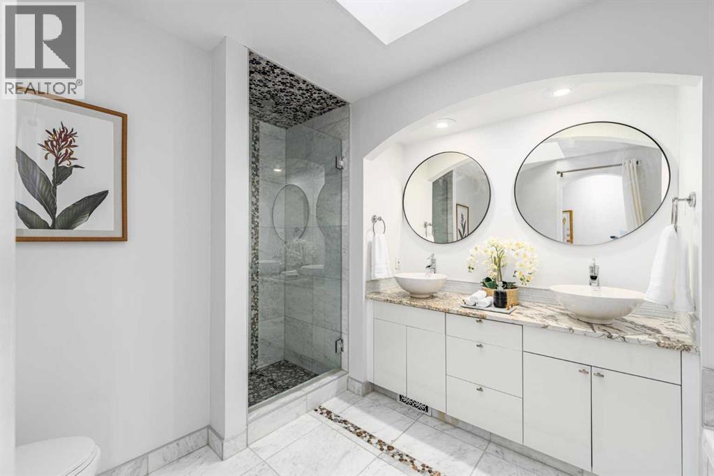 5503 Strathcona Hill Sw, Calgary, AB - Indoor Photo Showing Bathroom