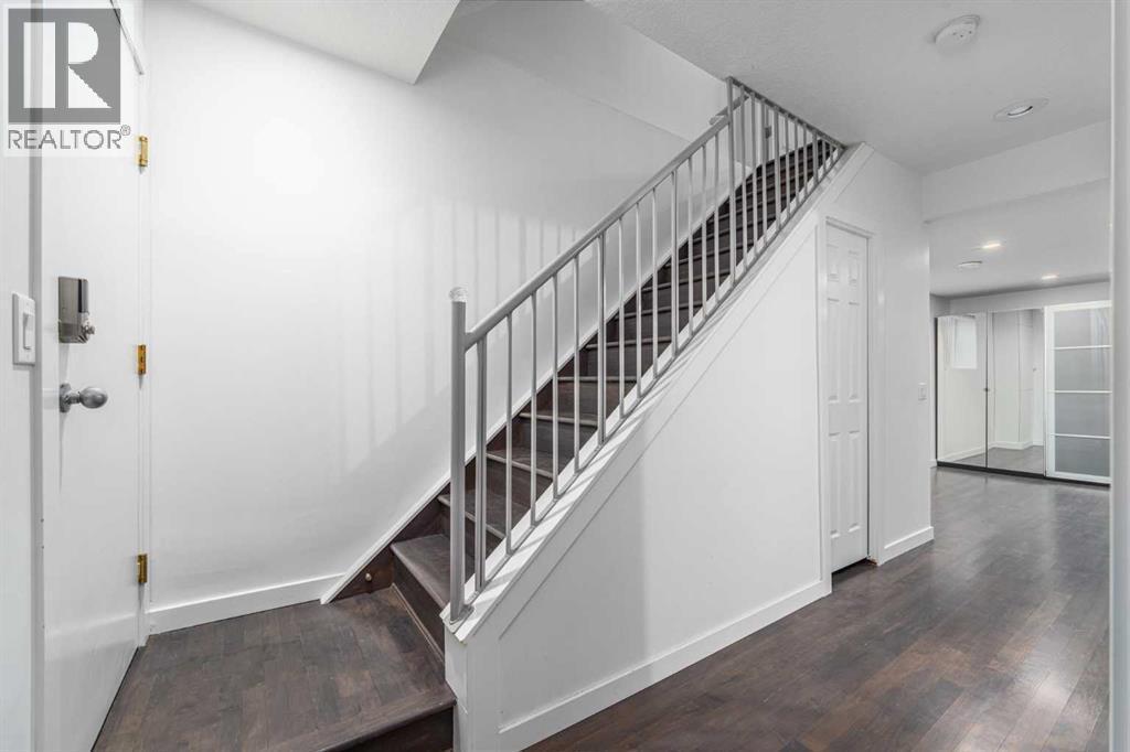 5503 Strathcona Hill Sw, Calgary, AB - Indoor Photo Showing Other Room