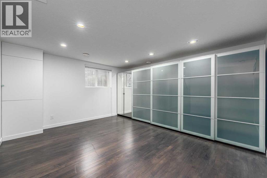 5503 Strathcona Hill Sw, Calgary, AB - Indoor Photo Showing Other Room