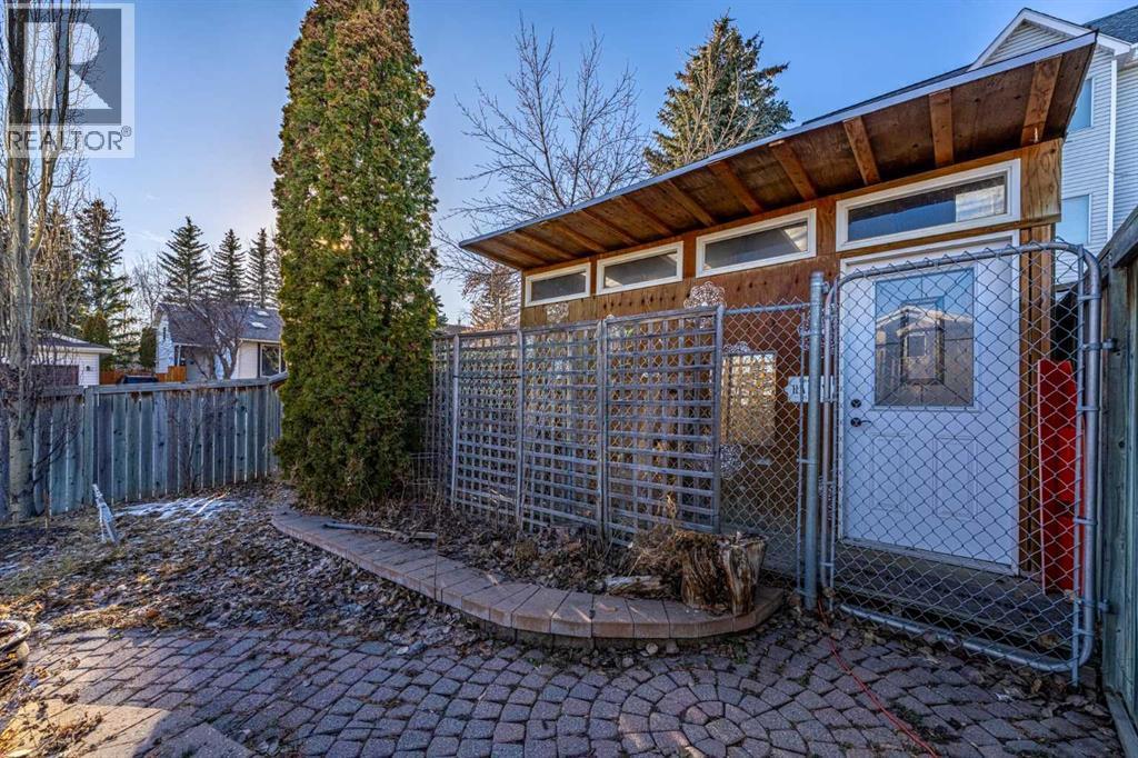 5503 Strathcona Hill Sw, Calgary, AB - Outdoor