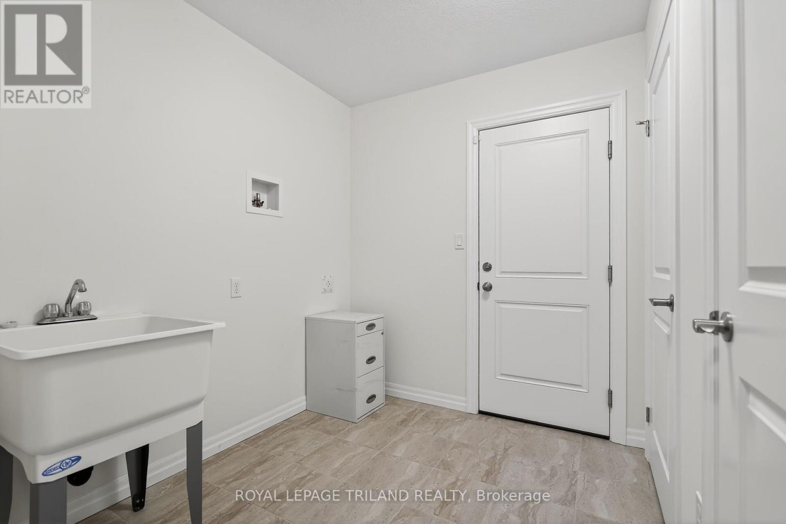 64 Ambrosia Path, St. Thomas, ON - Indoor Photo Showing Other Room