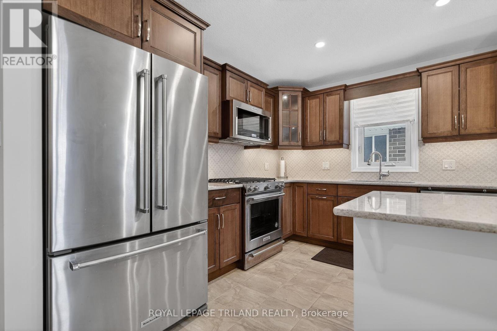64 Ambrosia Path, St. Thomas, ON - Indoor Photo Showing Kitchen With Stainless Steel Kitchen With Upgraded Kitchen