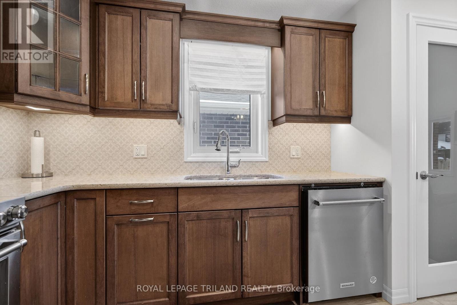 64 Ambrosia Path, St. Thomas, ON - Indoor Photo Showing Kitchen