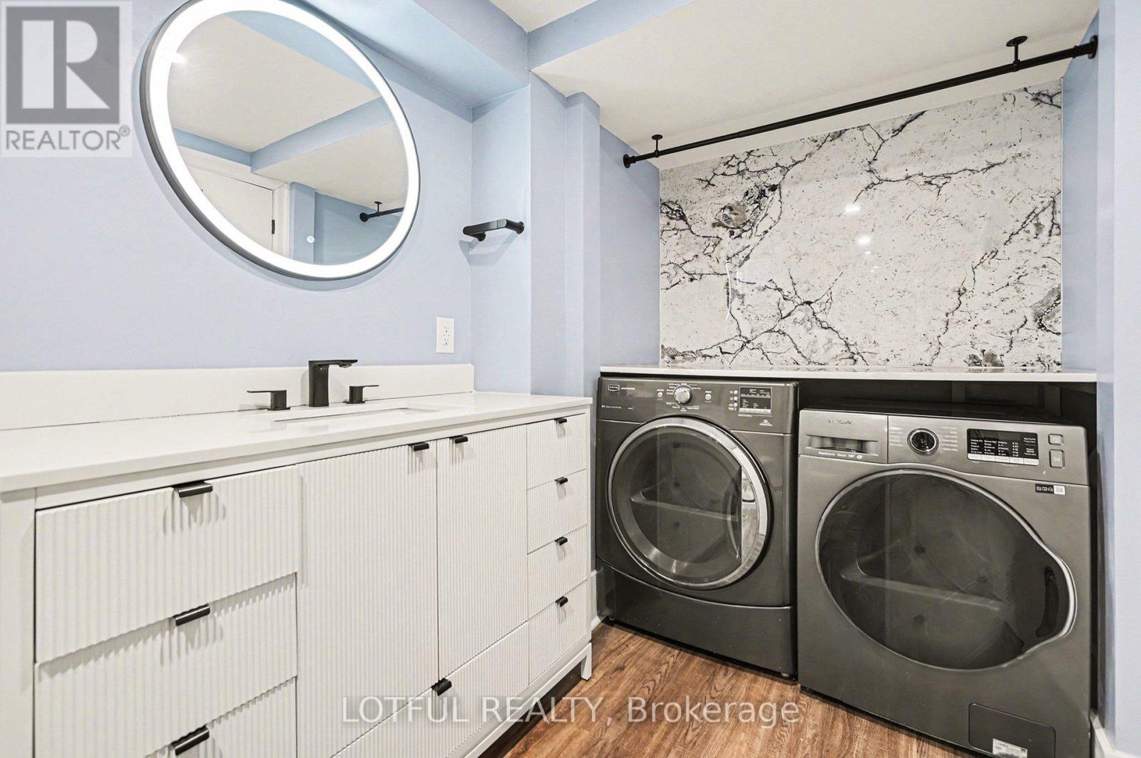 68 Vaughan Street, Ottawa, ON - Indoor Photo Showing Laundry Room