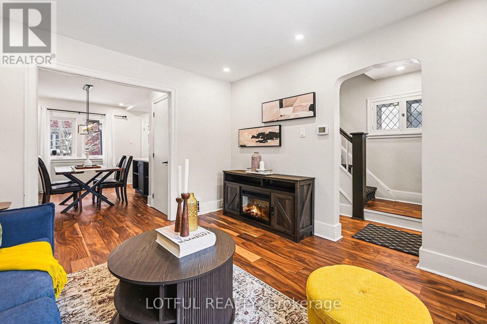 68 Vaughan Street, Ottawa, ON - Indoor Photo Showing Living Room With Fireplace