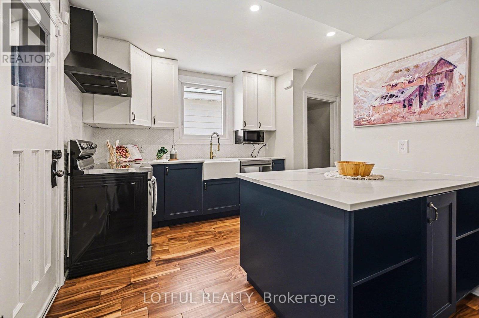 68 Vaughan Street, Ottawa, ON - Indoor Photo Showing Kitchen