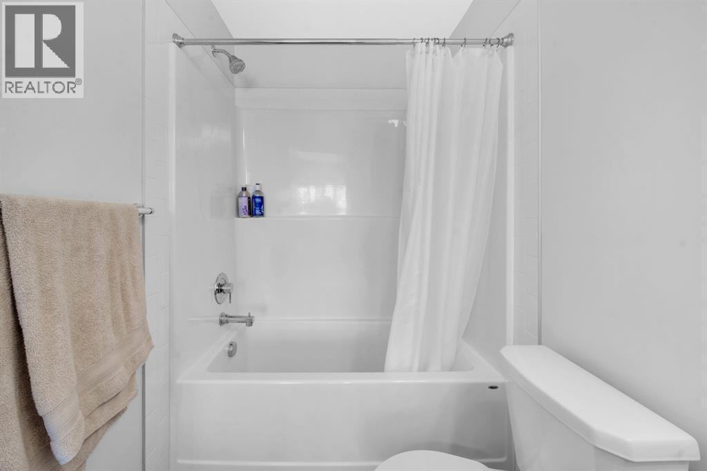 4397 Seton Drive Se, Calgary, AB - Indoor Photo Showing Bathroom