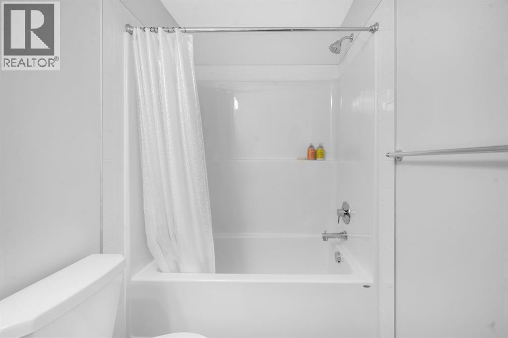 4397 Seton Drive Se, Calgary, AB - Indoor Photo Showing Bathroom