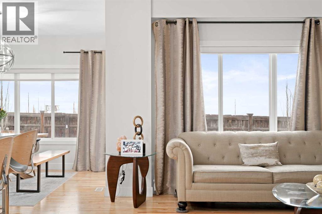 115 Mahogany Way Se, Calgary, AB - Indoor Photo Showing Living Room