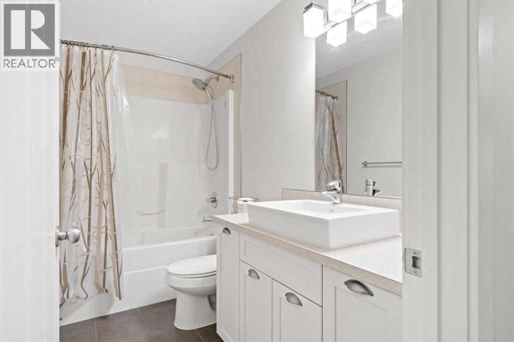 115 Mahogany Way Se, Calgary, AB - Indoor Photo Showing Bathroom