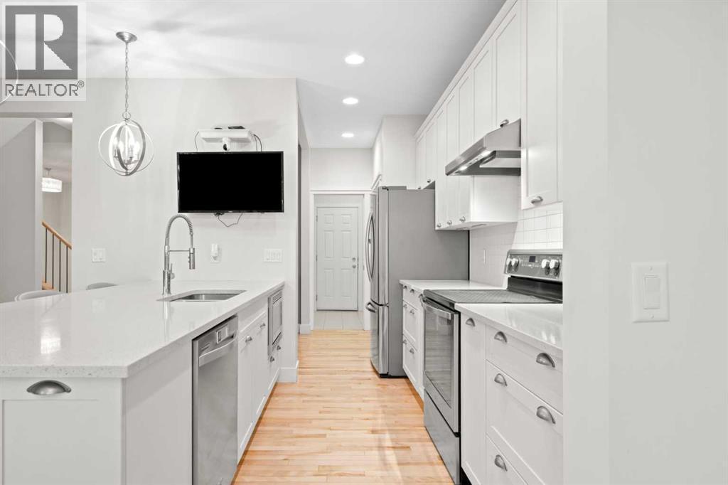 115 Mahogany Way Se, Calgary, AB - Indoor Photo Showing Kitchen With Upgraded Kitchen