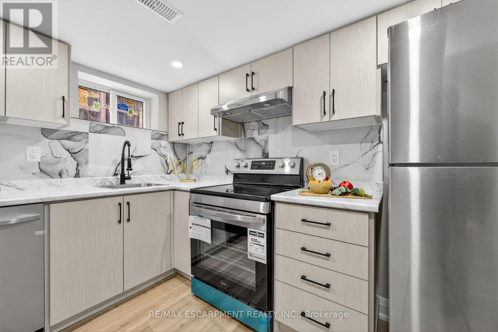 150 Brucedale Avenue E, Hamilton, ON - Indoor Photo Showing Kitchen With Stainless Steel Kitchen
