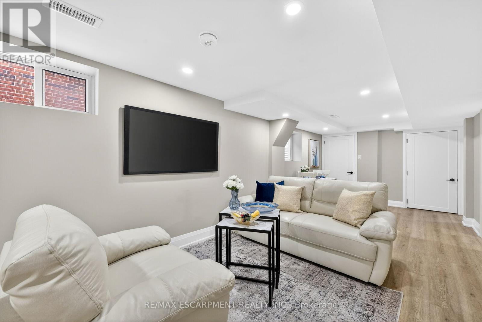 150 Brucedale Avenue E, Hamilton, ON - Indoor Photo Showing Other Room