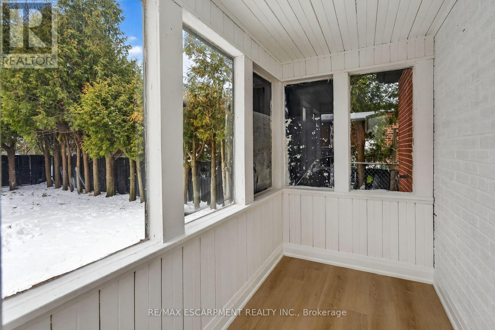 150 Brucedale Avenue E, Hamilton, ON - Outdoor