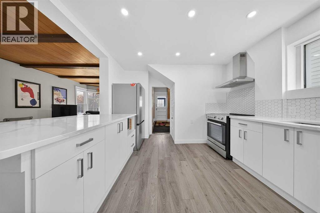 414 12 Avenue Nw, Calgary, AB - Indoor Photo Showing Kitchen With Upgraded Kitchen