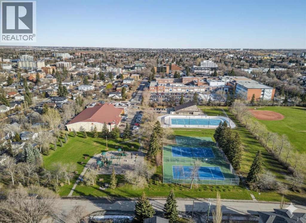 Crescent Heights Community Center & Park is a 2 min walk away - 414 12 Avenue Nw, Calgary, AB - Outdoor With View
