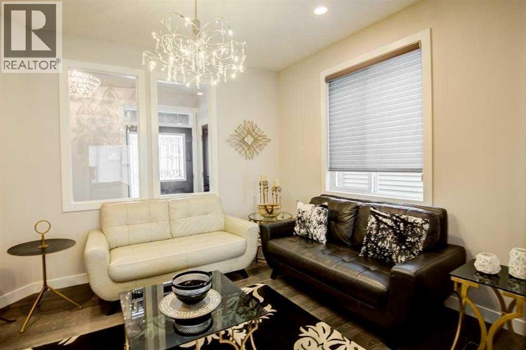 53 Sherwood Square Nw, Calgary, AB - Indoor Photo Showing Living Room