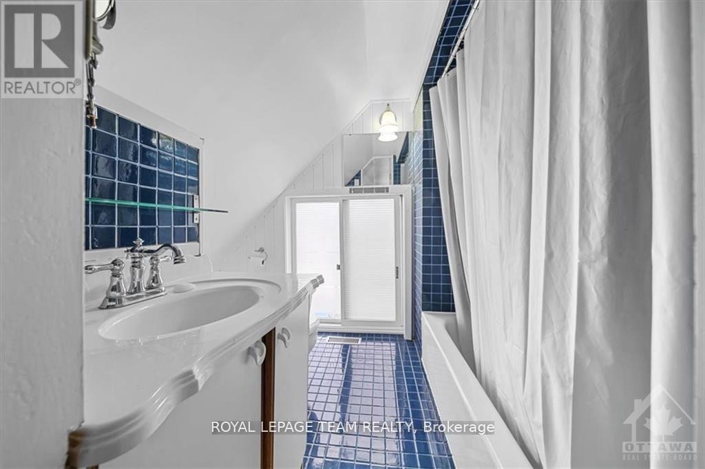 21 Arlington Avenue, Ottawa, ON - Indoor Photo Showing Bathroom