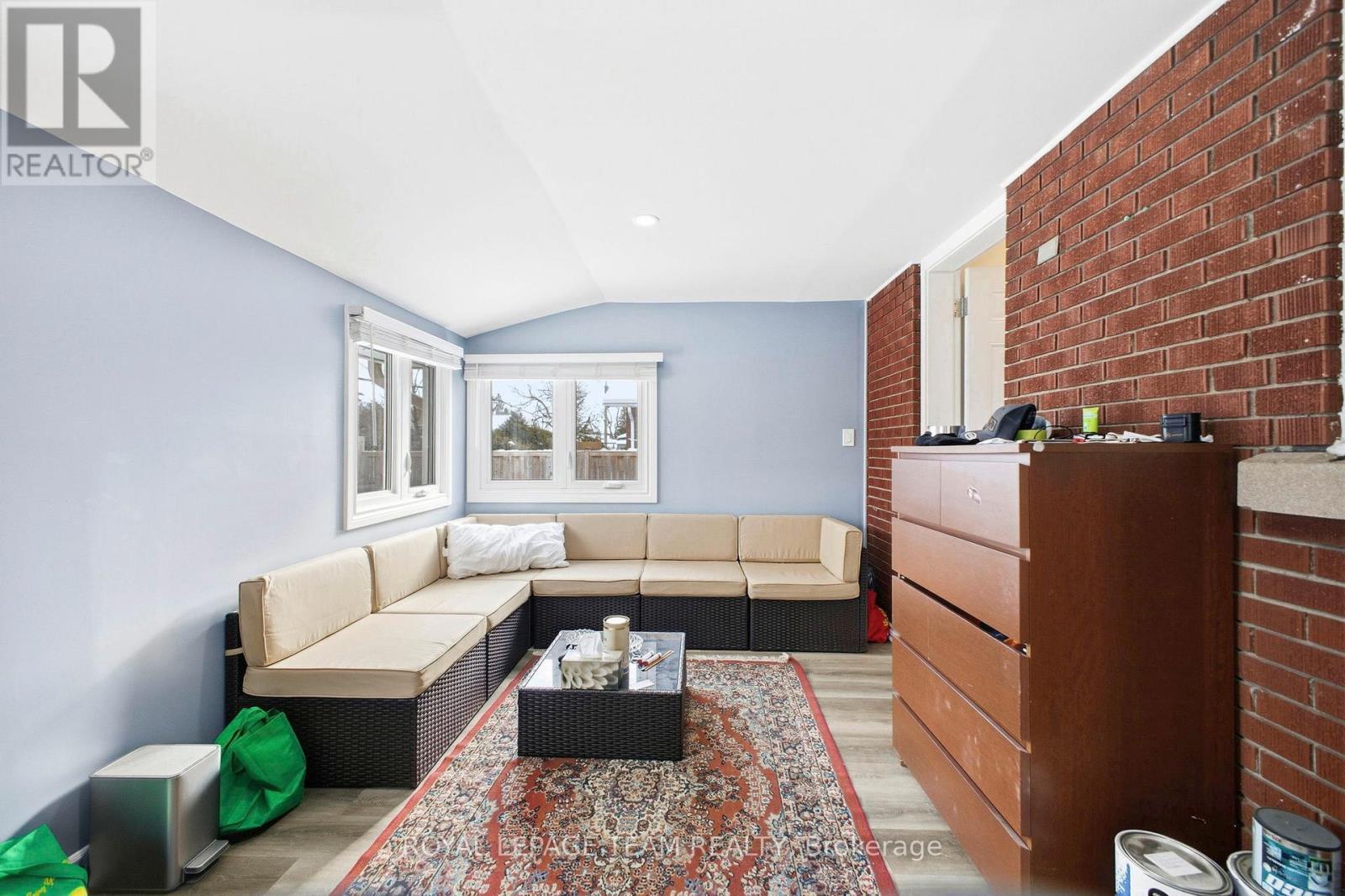 2171 Martha Avenue, Ottawa, ON - Indoor Photo Showing Living Room