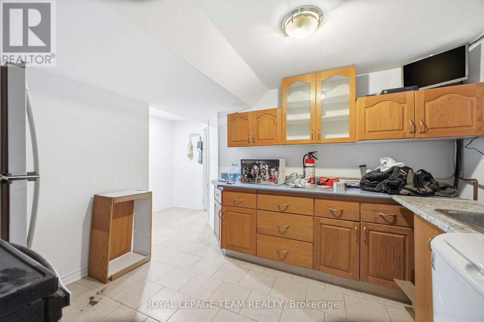 2171 Martha Avenue, Ottawa, ON - Indoor Photo Showing Kitchen