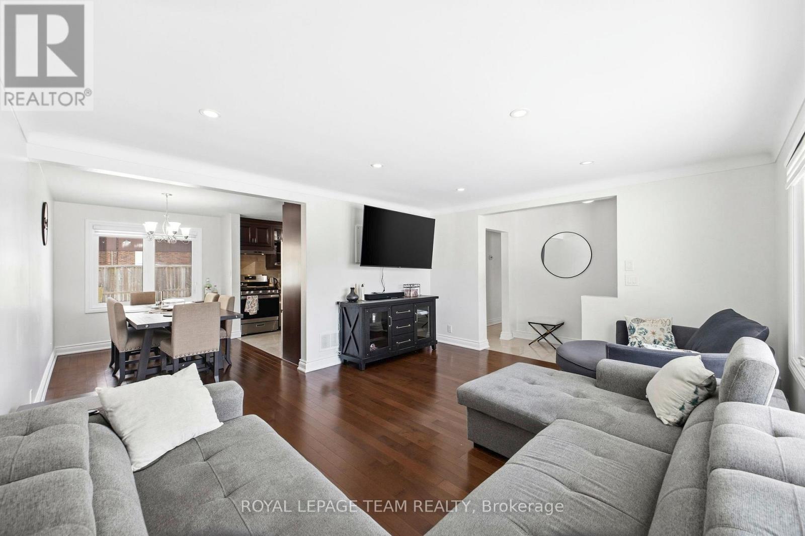 2171 Martha Avenue, Ottawa, ON - Indoor Photo Showing Living Room
