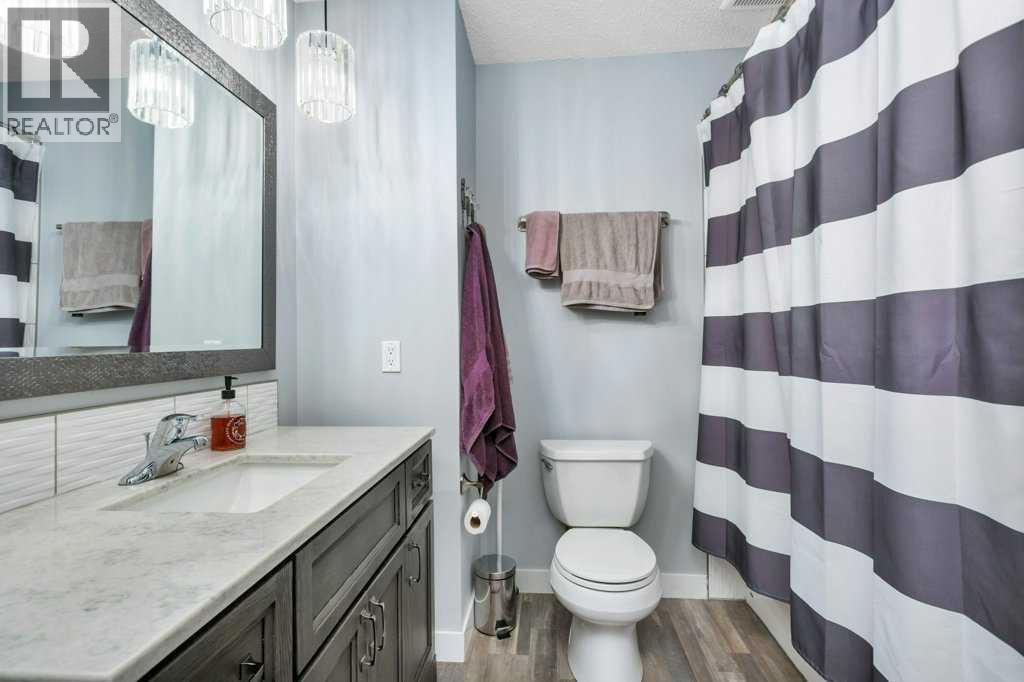 12 Rutherford Drive, Red Deer, AB - Indoor Photo Showing Bathroom