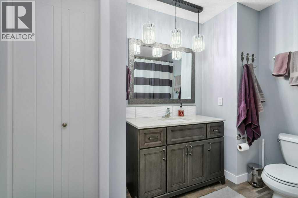 12 Rutherford Drive, Red Deer, AB - Indoor Photo Showing Bathroom
