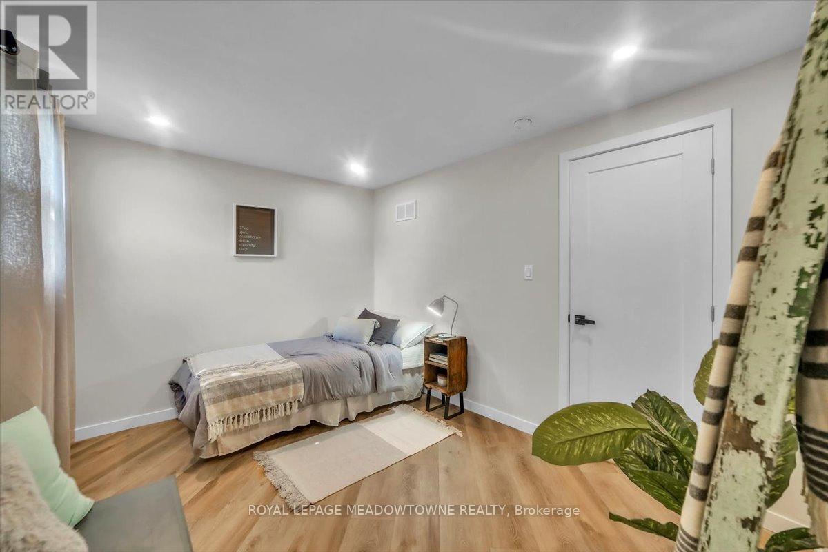 80 Mcanulty Boulevard, Hamilton, ON - Indoor Photo Showing Bedroom