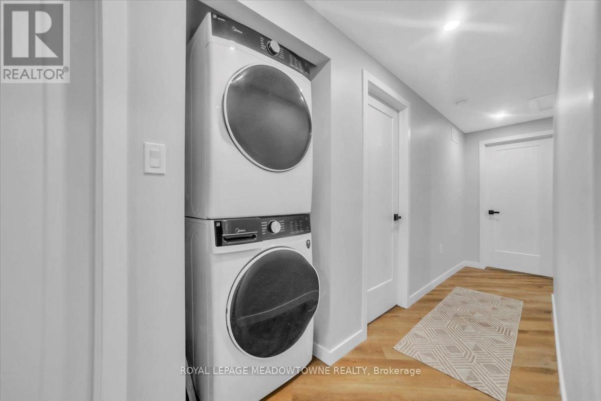 80 Mcanulty Boulevard, Hamilton, ON - Indoor Photo Showing Laundry Room