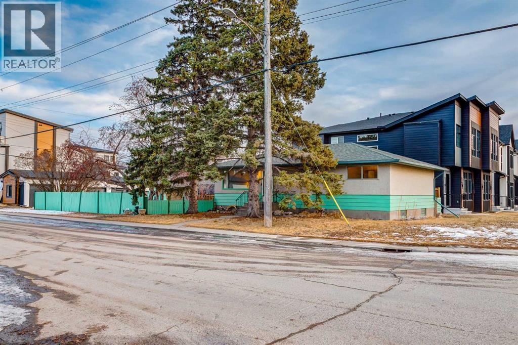 4313 30 Avenue Sw, Calgary, AB - Outdoor