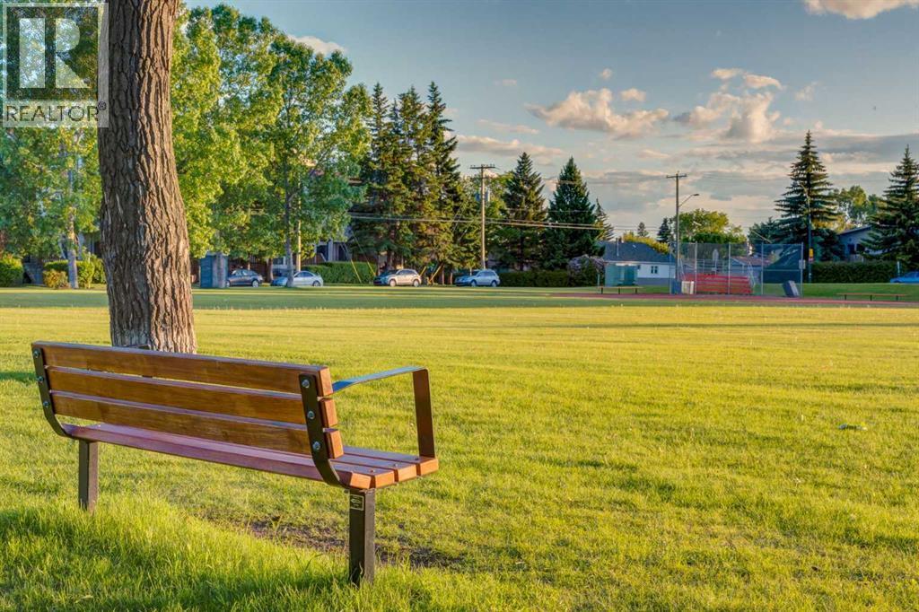 4313 30 Avenue Sw, Calgary, AB - Outdoor With View