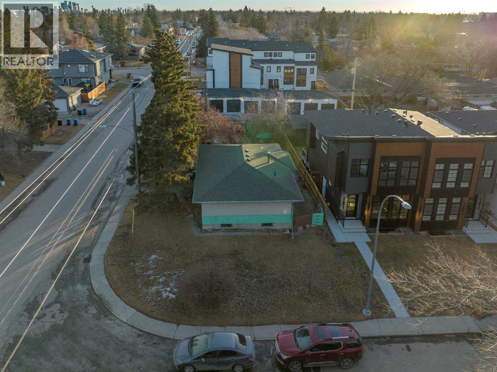 4313 30 Avenue Sw, Calgary, AB - Outdoor