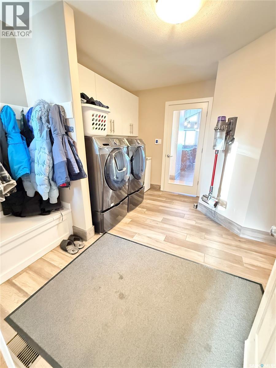 785 Washington Drive, Weyburn, SK - Indoor Photo Showing Laundry Room