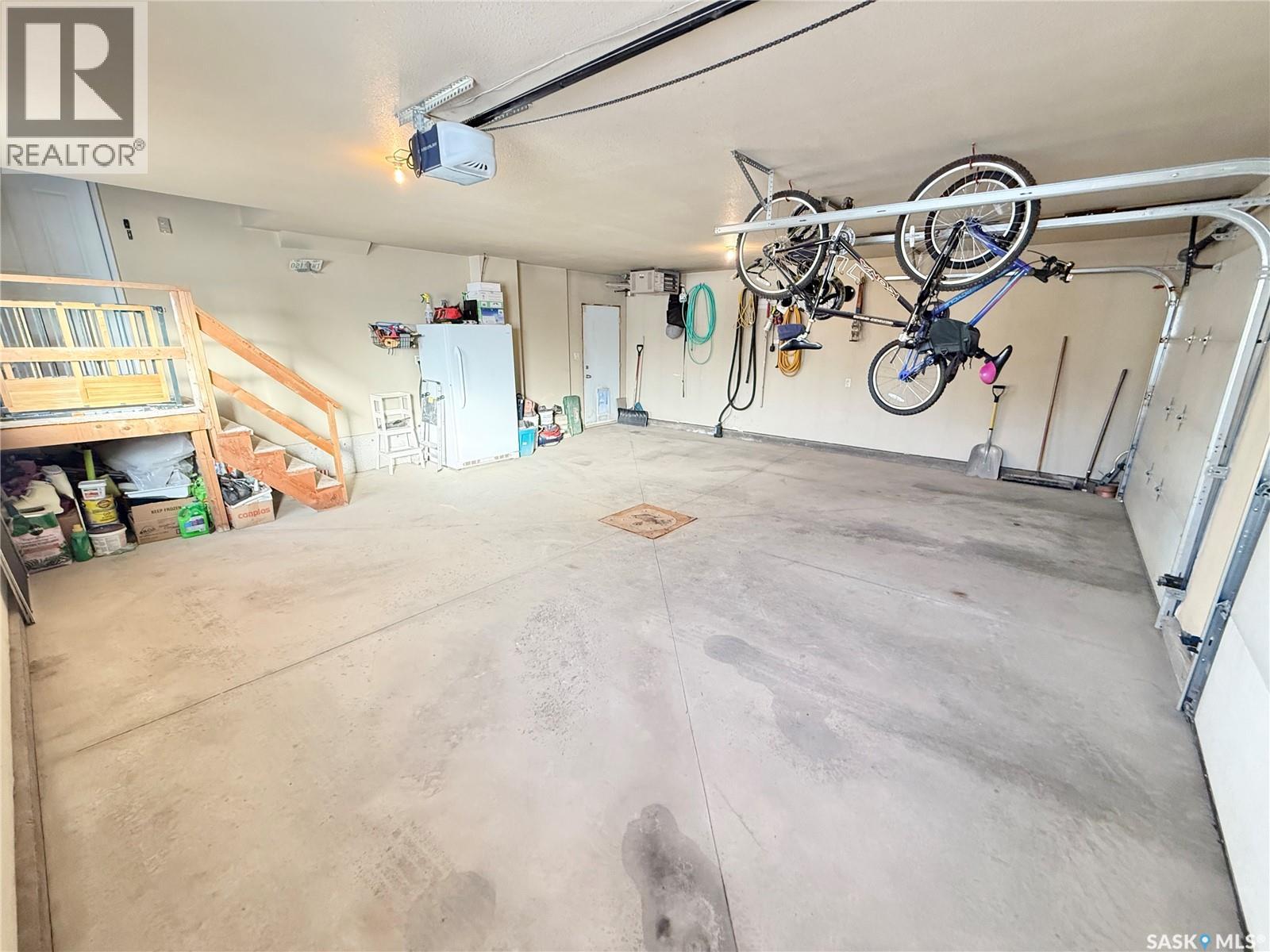 785 Washington Drive, Weyburn, SK - Indoor Photo Showing Garage