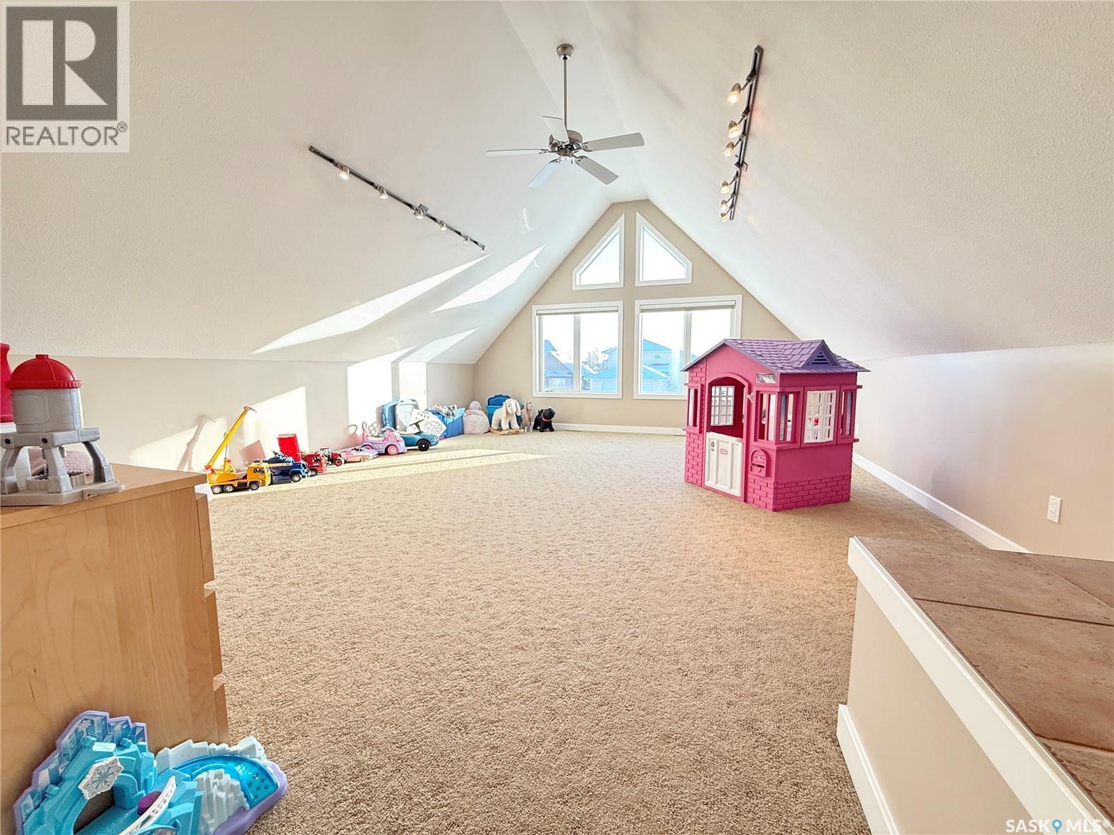 785 Washington Drive, Weyburn, SK - Indoor Photo Showing Other Room