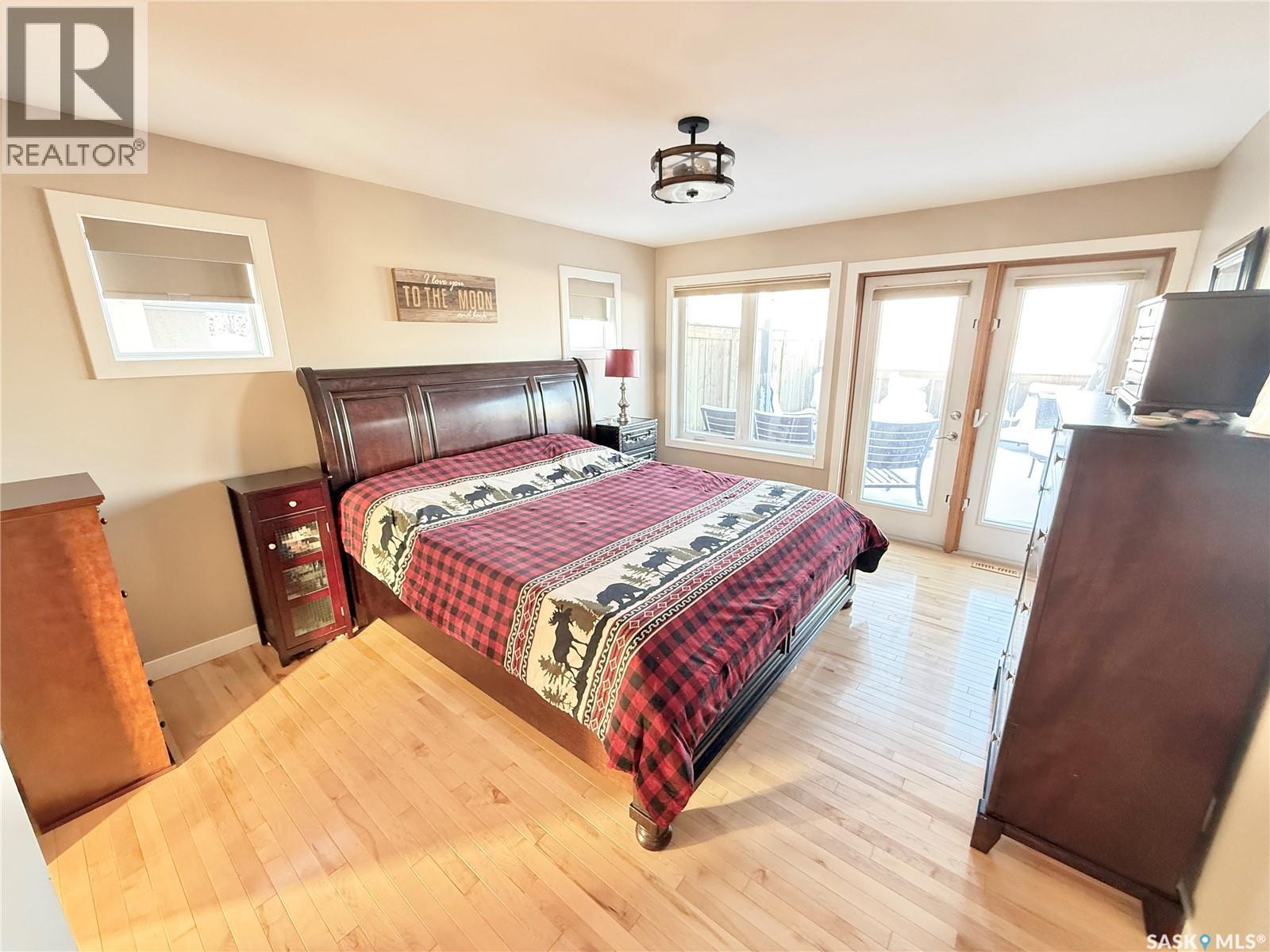 785 Washington Drive, Weyburn, SK - Indoor Photo Showing Bedroom