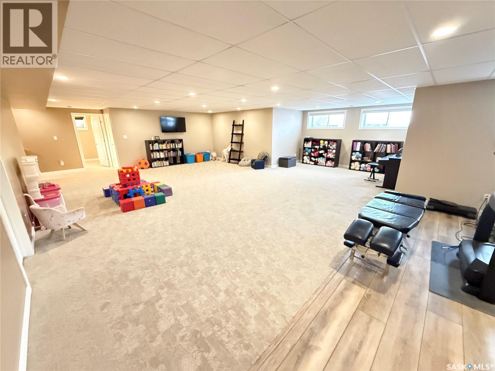 785 Washington Drive, Weyburn, SK - Indoor