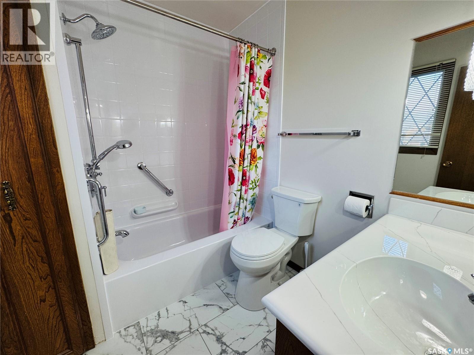 503 7Th Avenue W, Biggar, SK - Indoor Photo Showing Bathroom